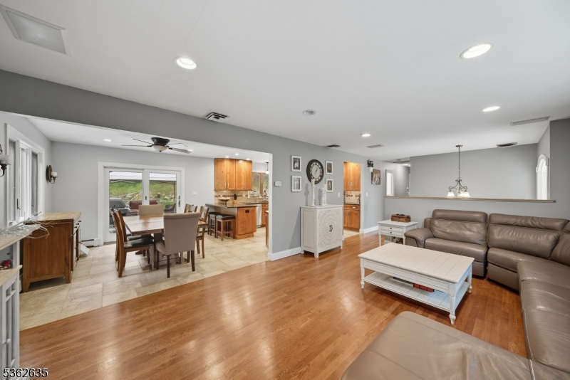 11 Glenbourne Dr