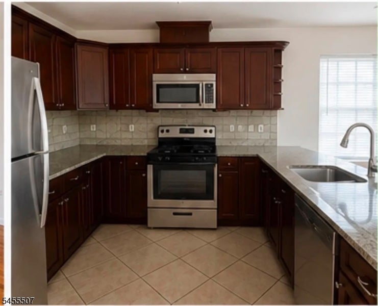 20 Vanderpool St 2
