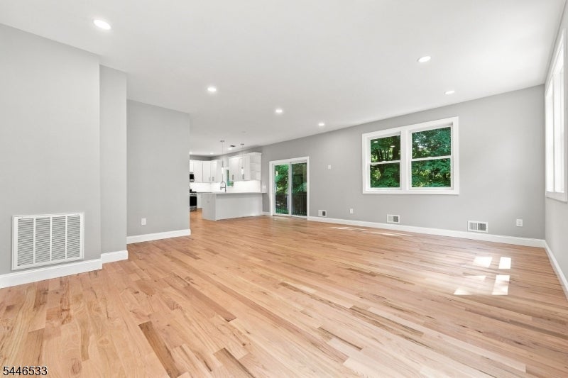 12 Jones Dr
