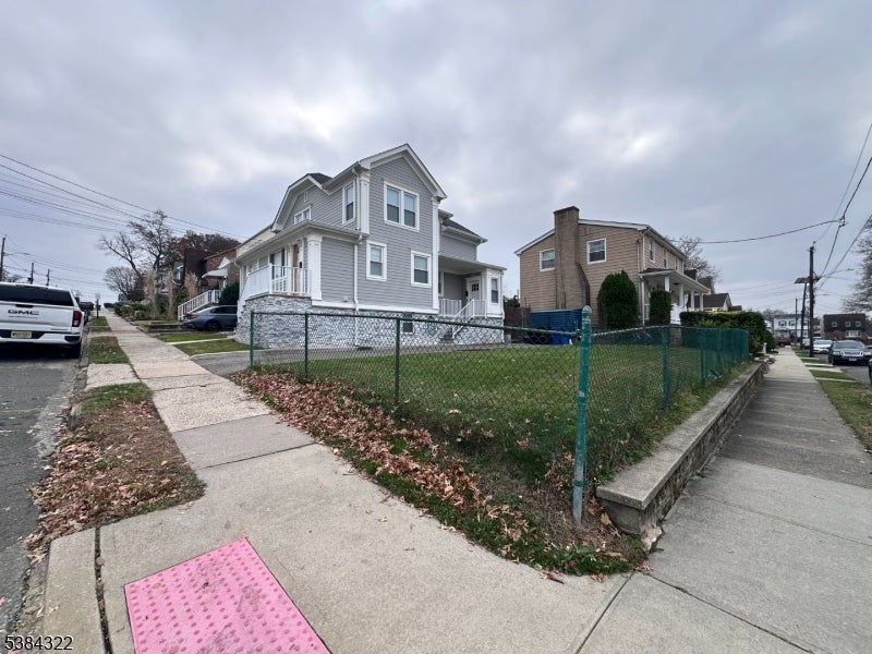 109 Arlington Blvd