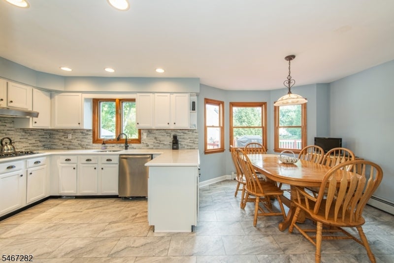 12 Kristen Dr