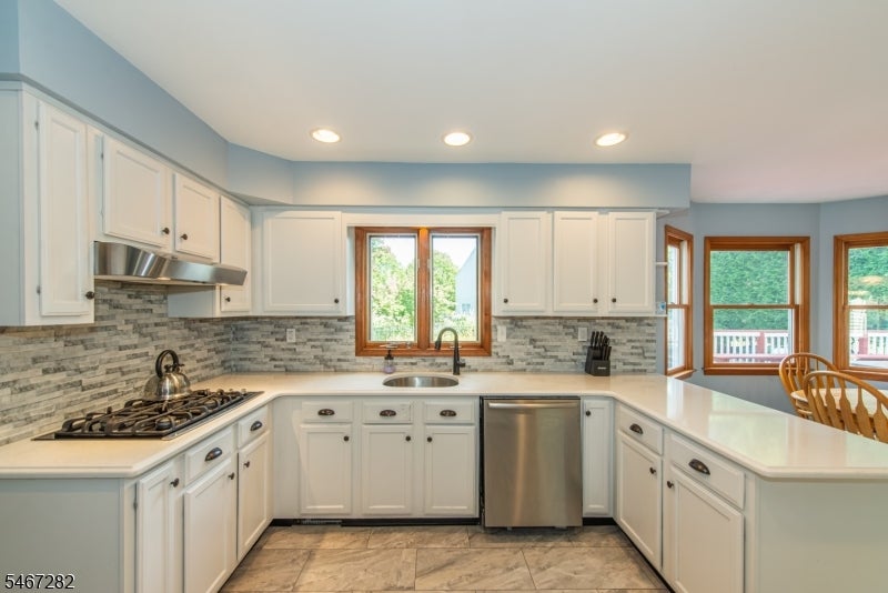 12 Kristen Dr