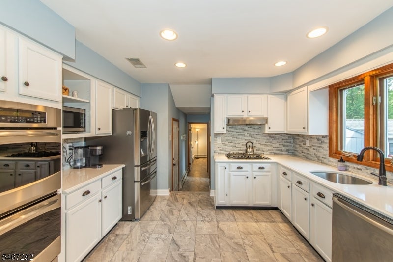 12 Kristen Dr