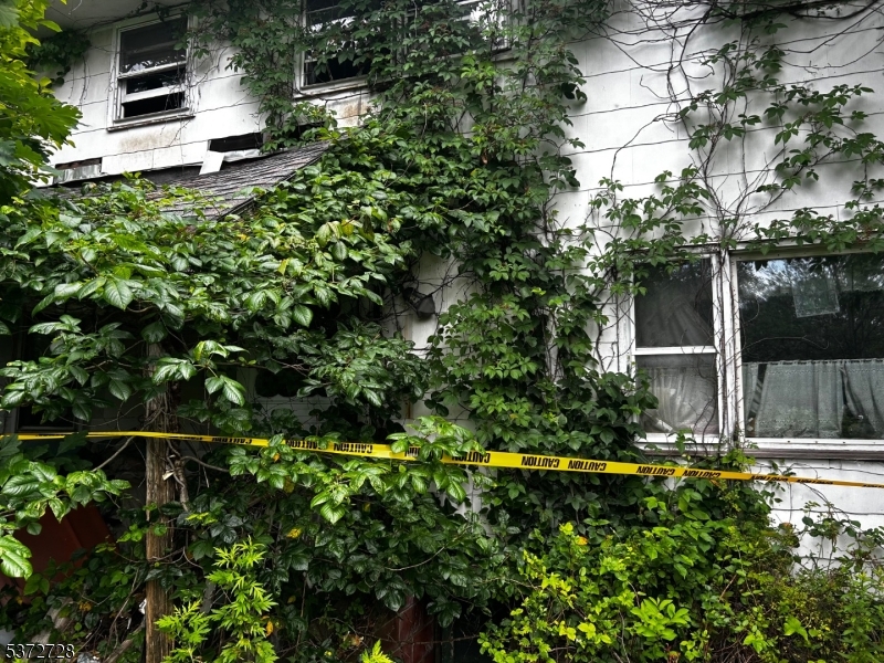 24 Upper Hibernia Rd