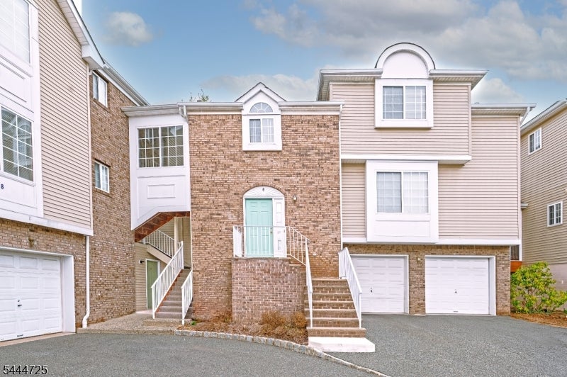 6 Whispering Way W 6