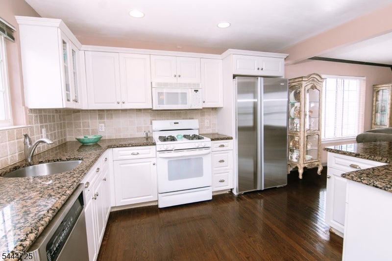 6 Whispering Way W 6