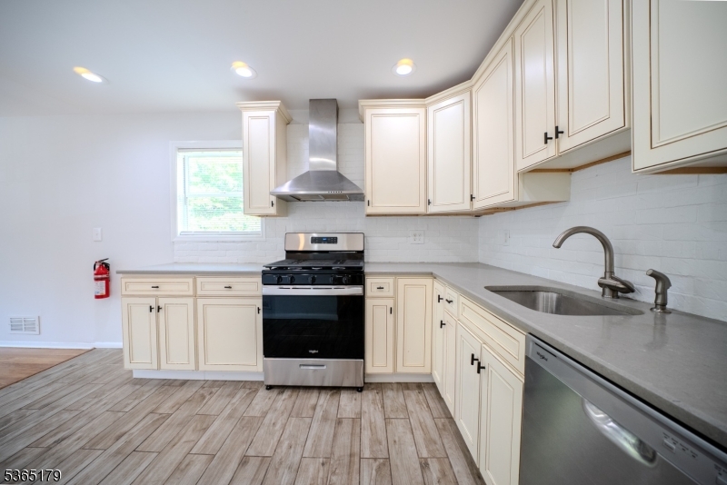 25 Cooper Dr 1