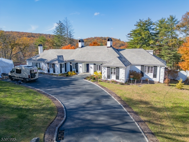 18 Pepperidge Tree Ter