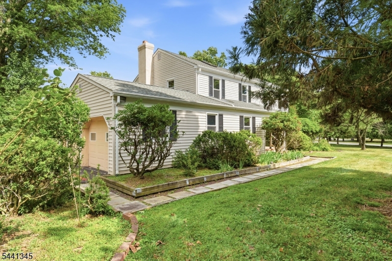 102 Robin Way