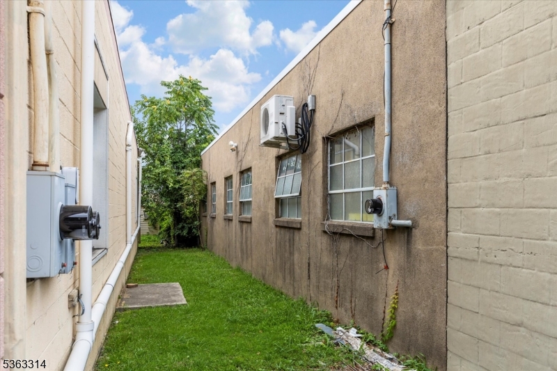 16 Orono St