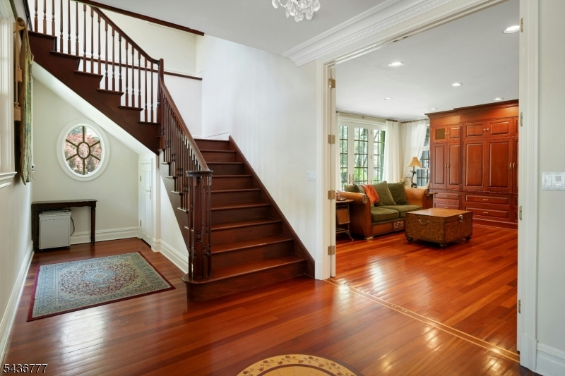 10 Oakdale Ave