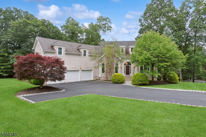 7 Pershing Ct
