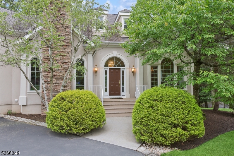 7 Pershing Ct