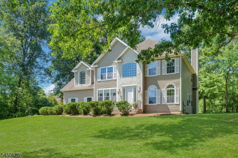6 Sabine Ln