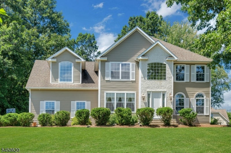 6 Sabine Ln