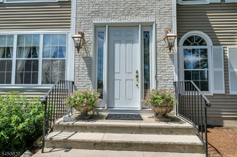 6 Sabine Ln