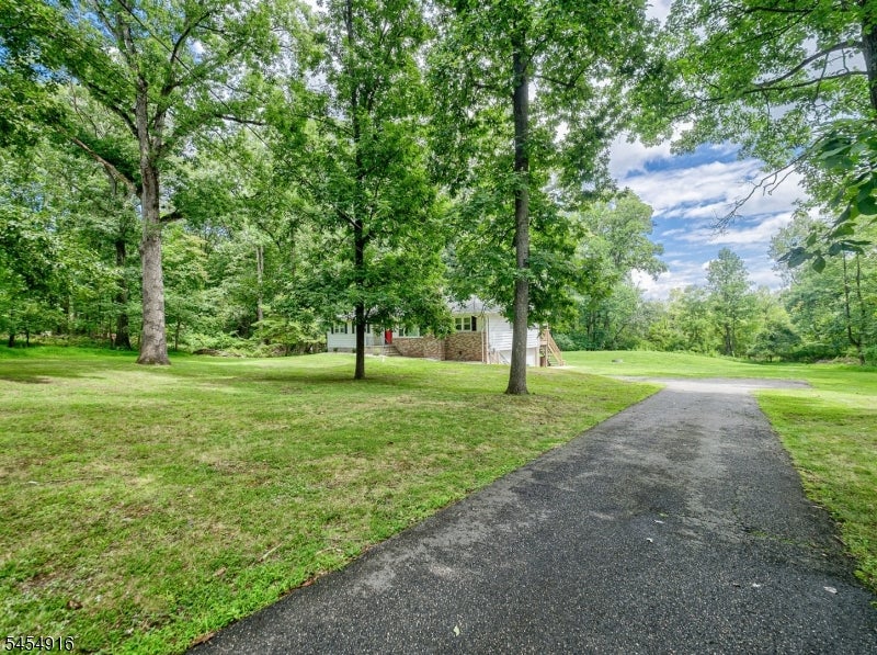 6 Featherbed Ln