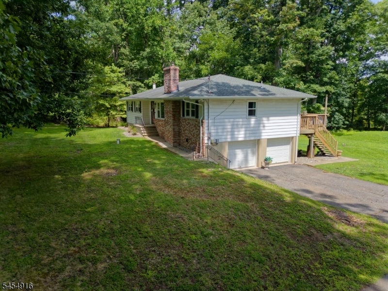 6 Featherbed Ln