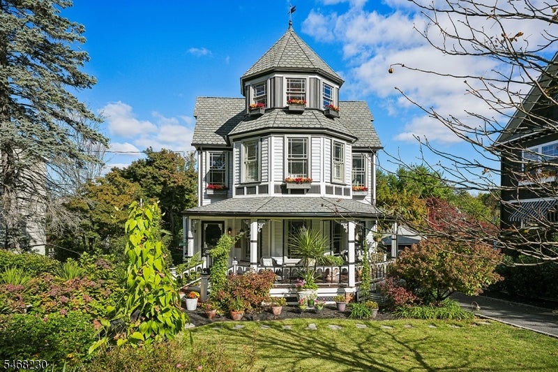 37 Mountain Ave