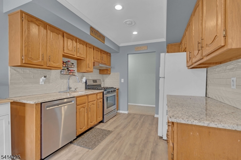 105 Newark Pompton Tpke 21