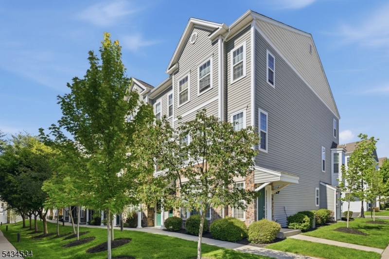 13 Dahlia Ln
