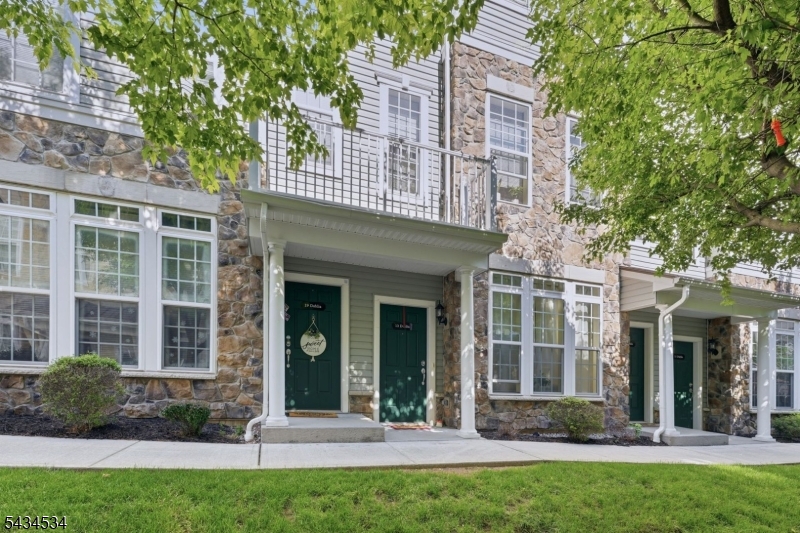 13 Dahlia Ln
