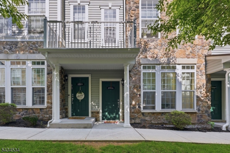 13 Dahlia Ln