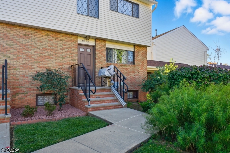 911 Merritt Dr. B2 B2