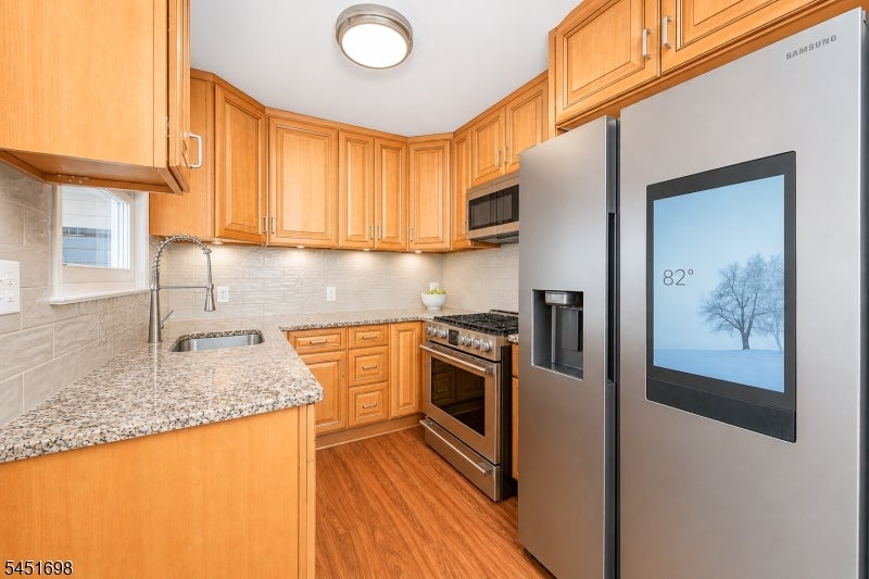 52 Delmore Ave