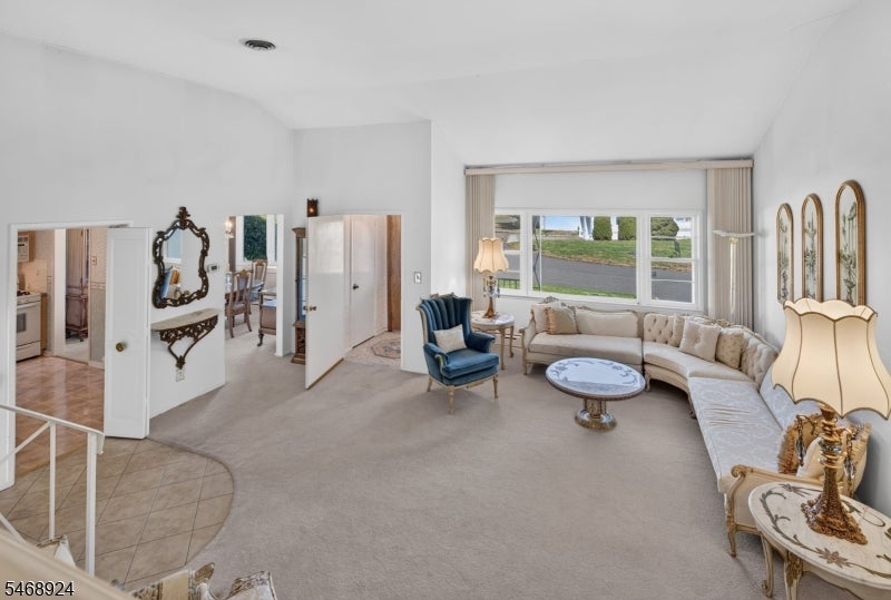 38 Nomahegan Ct