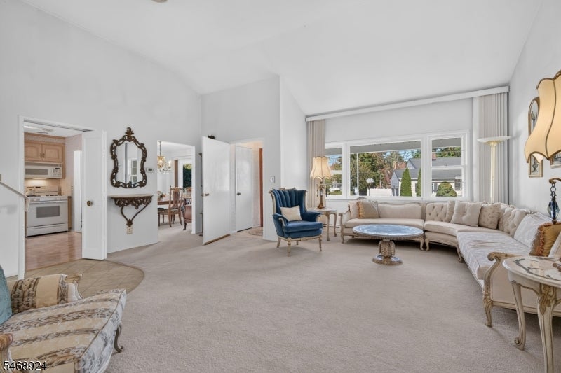 38 Nomahegan Ct