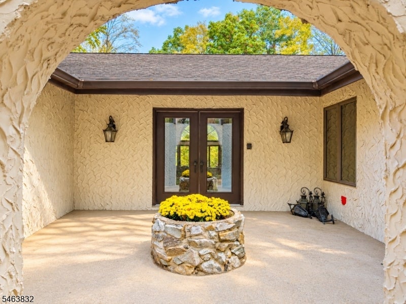 7 Twin Hills Dr