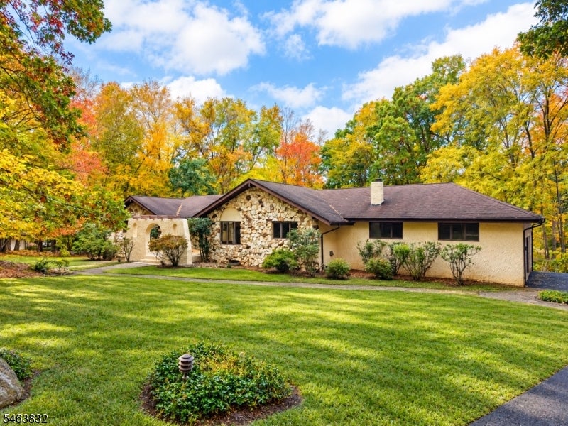 7 Twin Hills Dr