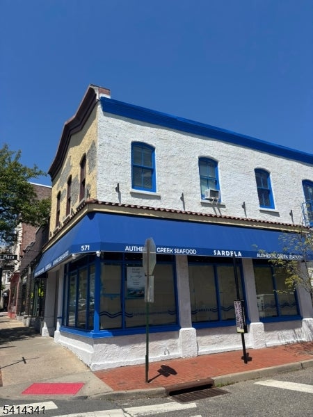 571 Bloomfield Ave