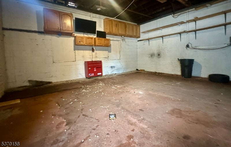 305 Green Ave Garage