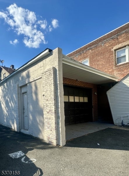 305 Green Ave Garage