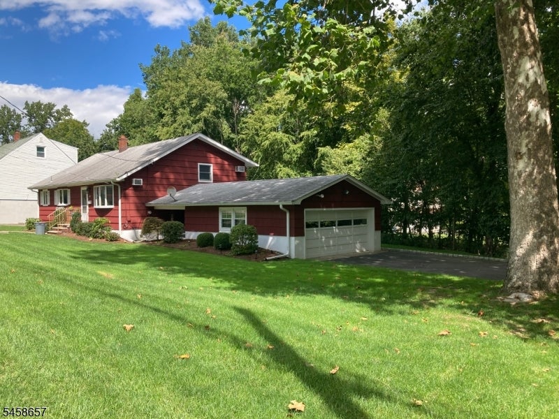 10 Pinecrest Ter