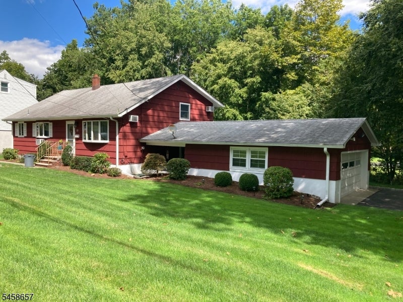 10 Pinecrest Ter