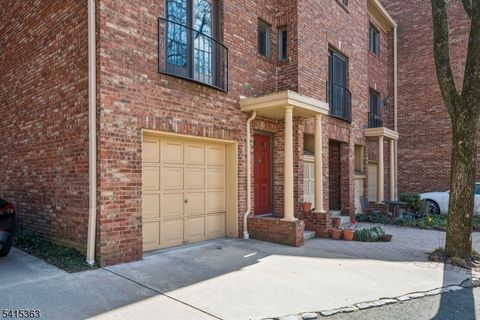 17 Mews Ln 17 South Orange Village Twp. NJ 07079