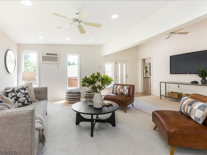 100 Darling Ave