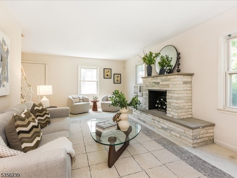 100 Darling Ave