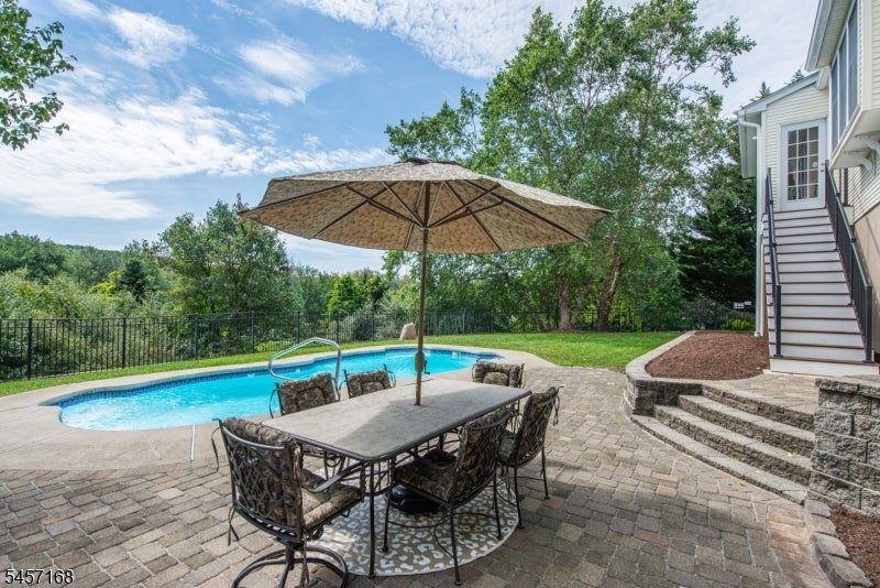 14 Vista Dr