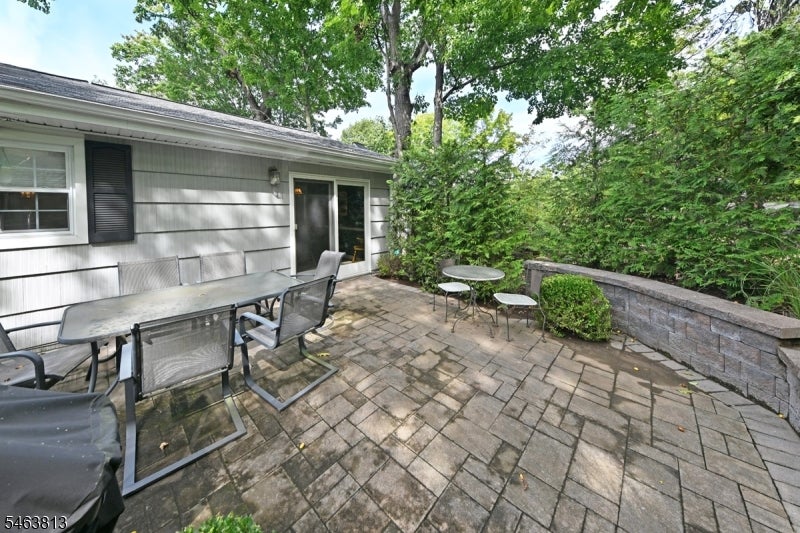 54 Walton Ave