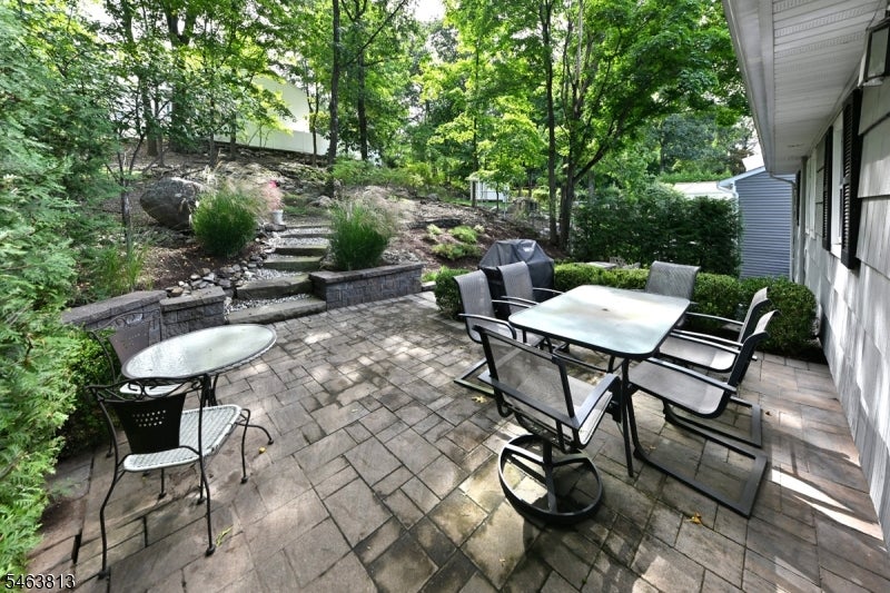54 Walton Ave