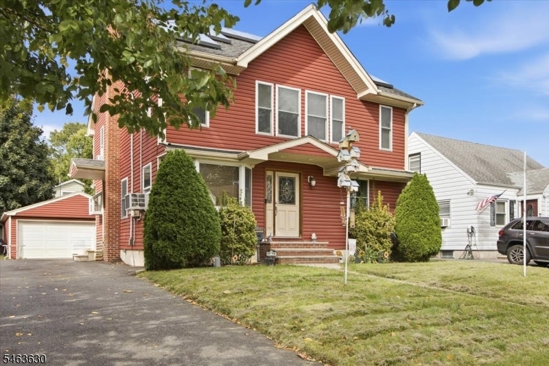 10-18 2nd St
