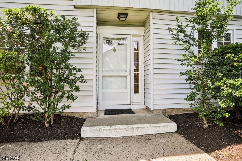 27 Coachlight Dr