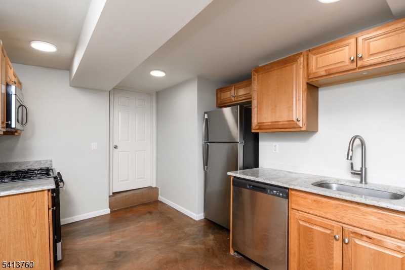 214 Woodcliff Ave-Apt 3 3