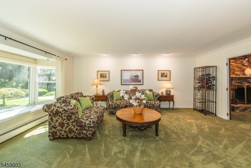 10 Weiss Dr