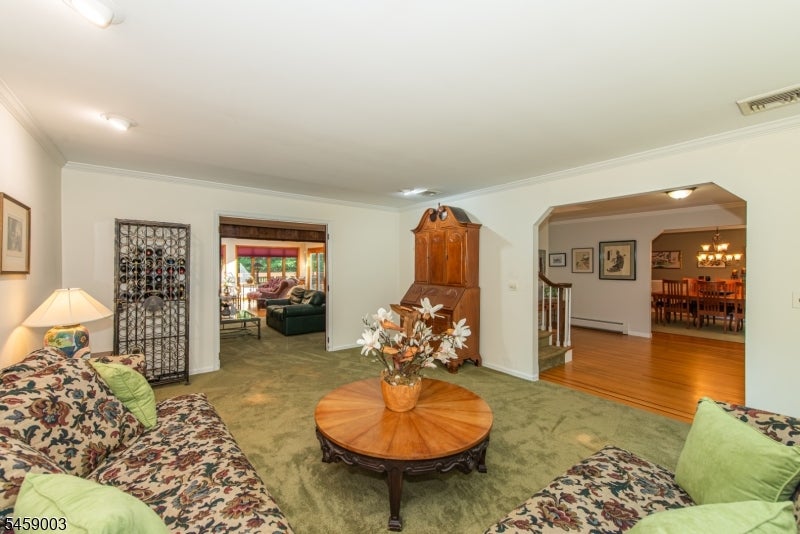 10 Weiss Dr