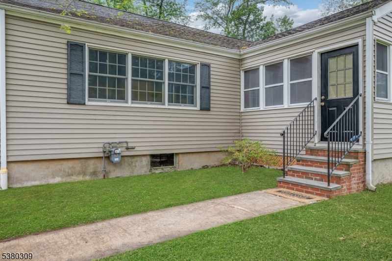 10 Emery Ave